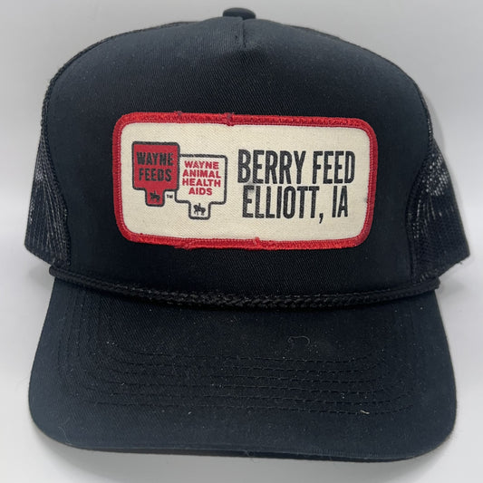 Wayne Feeds Berry Feed Elliott IA Vintage Patch Outdoor Cap Trucker Cap Snapback