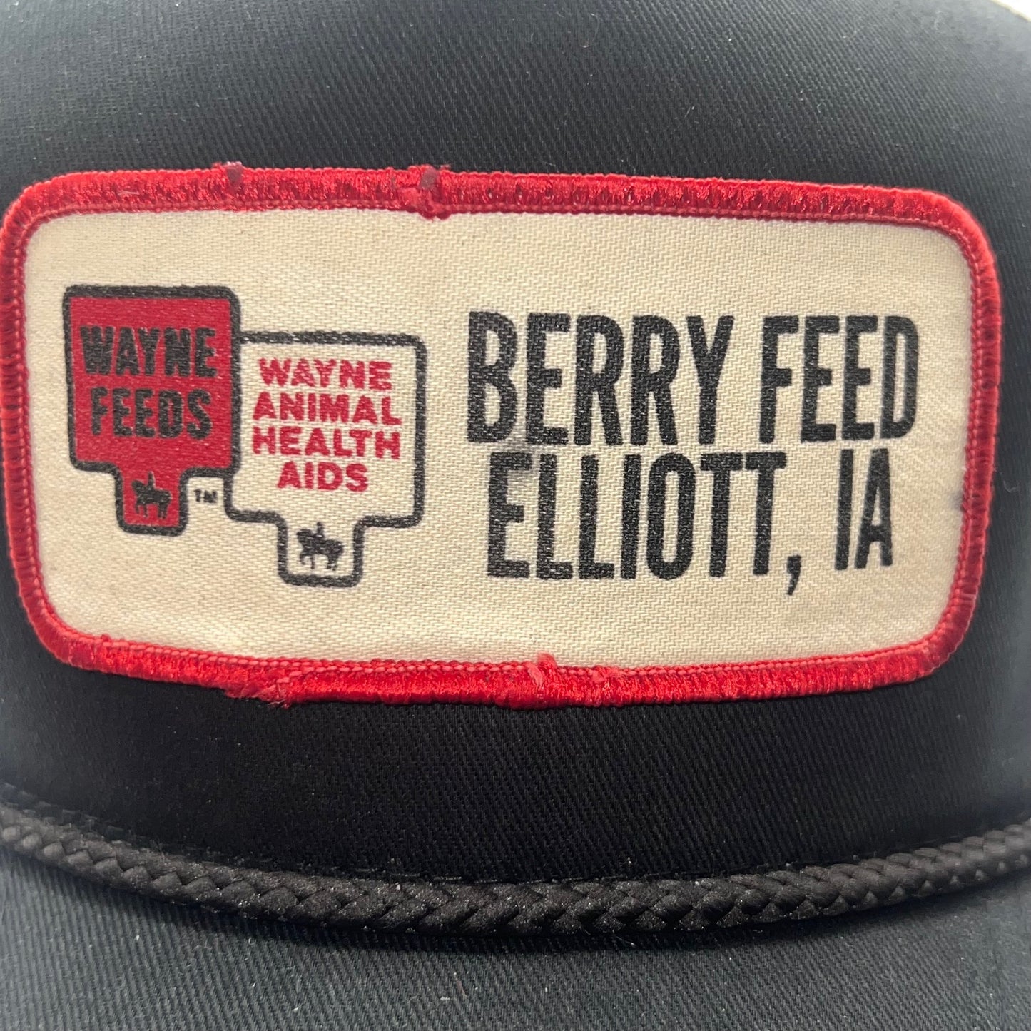 Vintage Berry Feed Elliott IA Wayne Feeds Patch Trucker Hat | Black